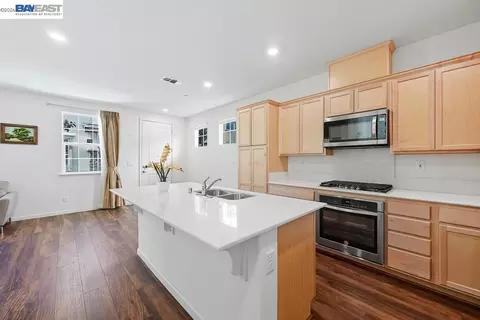 Kitchen - 1505 Sylvia St, Hayward, CA 94545 photo 4 of 6