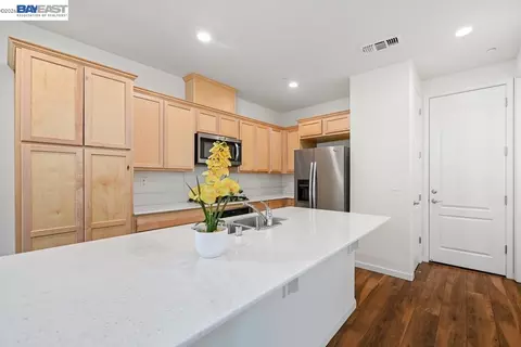 Kitchen - 1505 Sylvia St, Hayward, CA 94545 photo 1 of 6