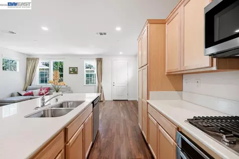 Kitchen - 1505 Sylvia St, Hayward, CA 94545 photo 2 of 6