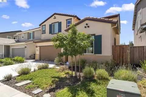 Exterior - 2845 Shaver Ct, Fairfield, CA 94533 photo 3 of 11