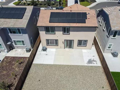 Exterior - 2845 Shaver Ct, Fairfield, CA 94533 photo 7 of 11