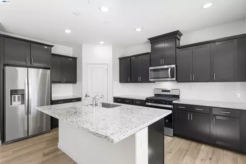 Kitchen - 2845 Shaver Ct, Fairfield, CA 94533 photo 1 of 2