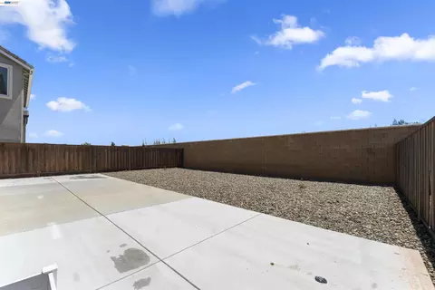 Exterior - 2845 Shaver Ct, Fairfield, CA 94533 photo 9 of 11