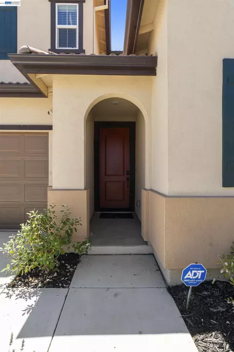 Entry Way - 2845 Shaver Ct, Fairfield, CA 94533 photo 1 of 9