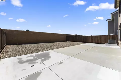 Exterior - 2845 Shaver Ct, Fairfield, CA 94533 photo 8 of 11