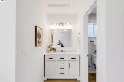 Bath - 1821 Mini Dr, Vallejo, CA 94589 photo 3 of 6