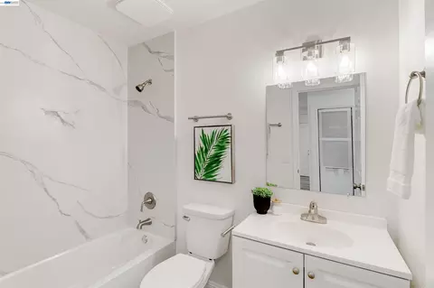 Bath - 1821 Mini Dr, Vallejo, CA 94589 photo 1 of 6