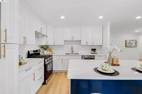 Kitchen - 1821 Mini Dr, Vallejo, CA 94589 photo 3 of 5