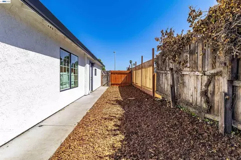 Exterior - 1821 Mini Dr, Vallejo, CA 94589 photo 5 of 5