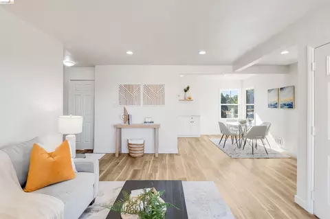 Living - 826 Benicia Rd, Vallejo, CA 94591 photo 3 of 5