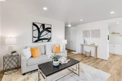 Living - 826 Benicia Rd, Vallejo, CA 94591 photo 2 of 5