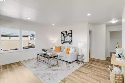 Living - 826 Benicia Rd, Vallejo, CA 94591 photo 4 of 4