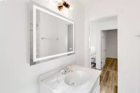 Bath - 826 Benicia Rd, Vallejo, CA 94591 photo 3 of 3