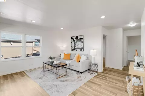 Living - 826 Benicia Rd, Vallejo, CA 94591 photo 5 of 5