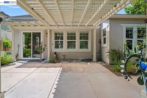 Exterior - 2560 Calabria Ct, Dublin, CA 94568 photo 4 of 8