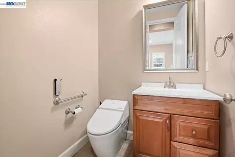 Bath - 2560 Calabria Ct, Dublin, CA 94568 photo 1 of 3