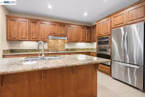 Kitchen - 2560 Calabria Ct, Dublin, CA 94568 photo 3 of 4