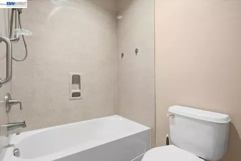 Bath - 2560 Calabria Ct, Dublin, CA 94568 photo 3 of 3