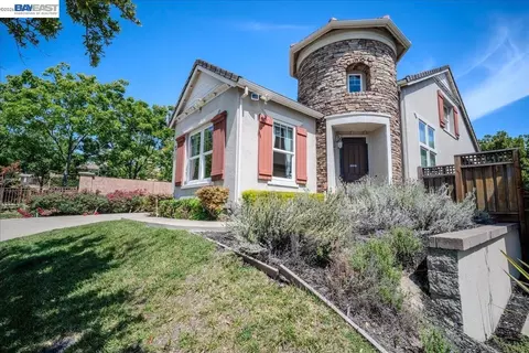 Exterior - 2560 Calabria Ct, Dublin, CA 94568 photo 2 of 4