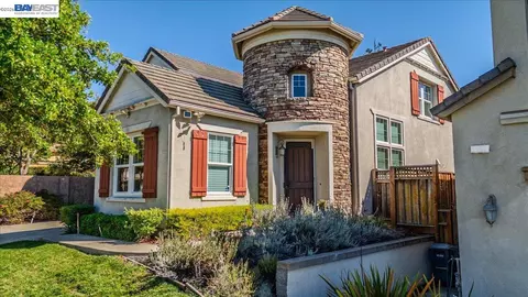 Exterior - 2560 Calabria Ct, Dublin, CA 94568 photo 7 of 8