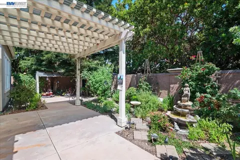 Exterior - 2560 Calabria Ct, Dublin, CA 94568 photo 6 of 6