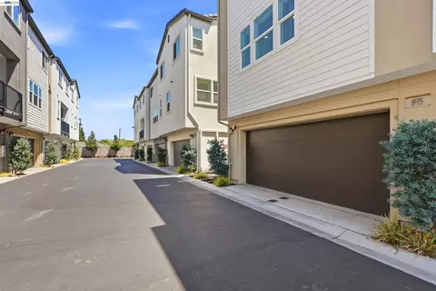 Exterior - 895 Manor Blvd, San Leandro, CA 94579 photo 4 of 4