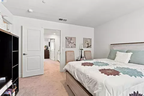 Bedroom - 895 Manor Blvd, San Leandro, CA 94579 photo 2 of 3