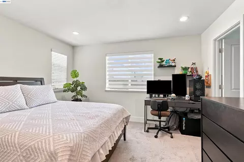 Bedroom - 895 Manor Blvd, San Leandro, CA 94579 photo 3 of 3