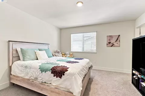 Bedroom - 895 Manor Blvd, San Leandro, CA 94579 photo 1 of 3