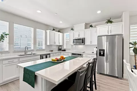 Kitchen - 895 Manor Blvd, San Leandro, CA 94579 photo 2 of 4
