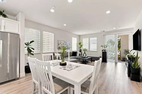 Dining - 895 Manor Blvd, San Leandro, CA 94579 photo 1 of 1