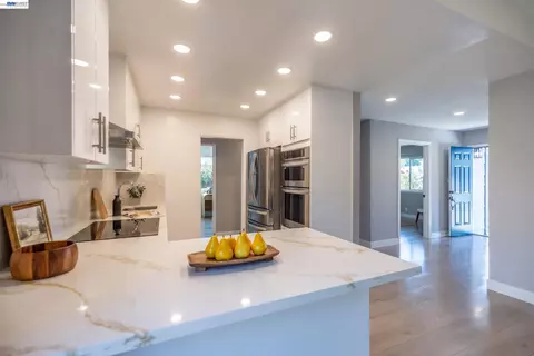 Kitchen - 38475 Jacaranda Dr, Newark, CA 94560 photo 2 of 3