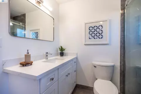 Bath - 38475 Jacaranda Dr, Newark, CA 94560 photo 2 of 3