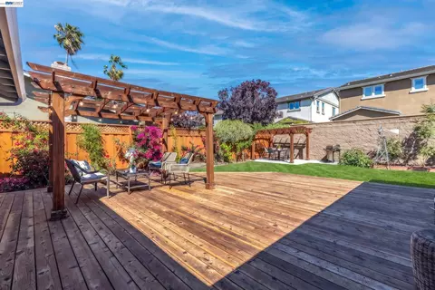 Exterior - 38475 Jacaranda Dr, Newark, CA 94560 photo 4 of 10