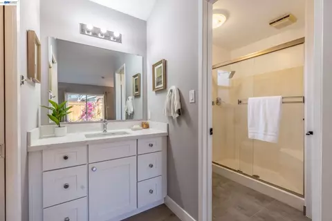 Bath - 38475 Jacaranda Dr, Newark, CA 94560 photo 3 of 3