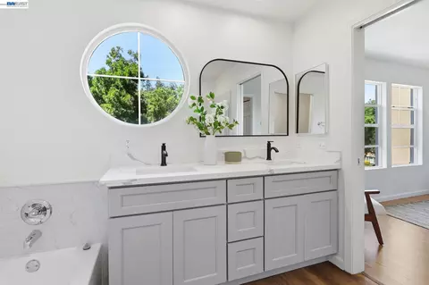 Bath - 3581 Braxton Cmn, Fremont, CA 94538 photo 2 of 5