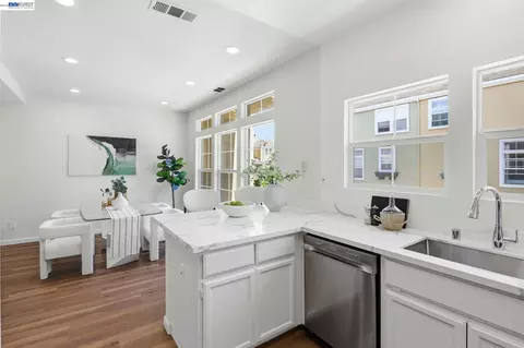 Kitchen - 3581 Braxton Cmn, Fremont, CA 94538 photo 2 of 2