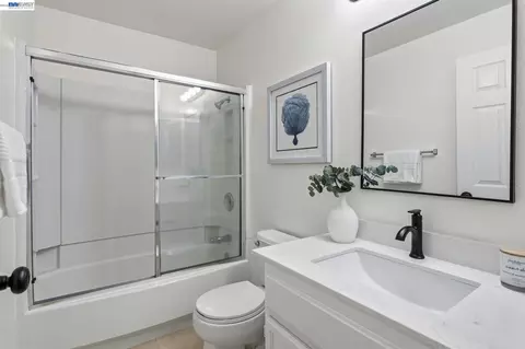 Bath - 3581 Braxton Cmn, Fremont, CA 94538 photo 3 of 5