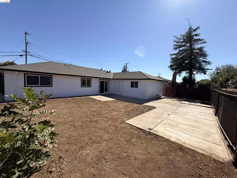 Exterior - 211 Bart Ave, Antioch, CA 94509 photo 4 of 6