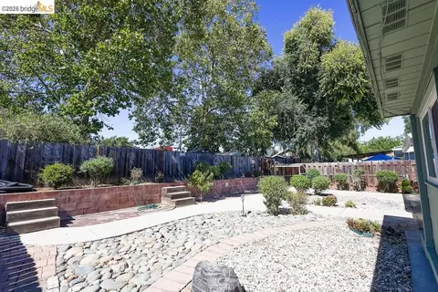 Exterior - 2081 Brook St, Concord, CA 94520 photo 4 of 6