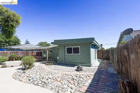 Exterior - 2081 Brook St, Concord, CA 94520 photo 3 of 6