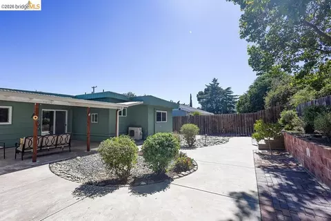 Exterior - 2081 Brook St, Concord, CA 94520 photo 5 of 6