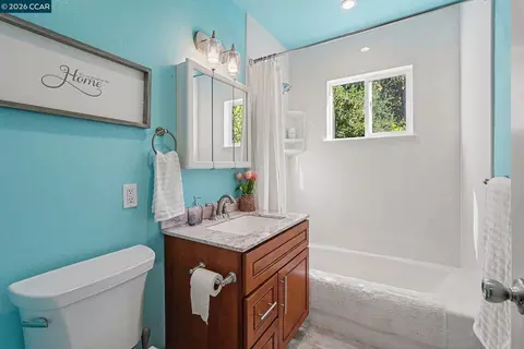 Bath - 5745 Alhambra Valley Rd, Martinez, CA 94553 photo 2 of 3
