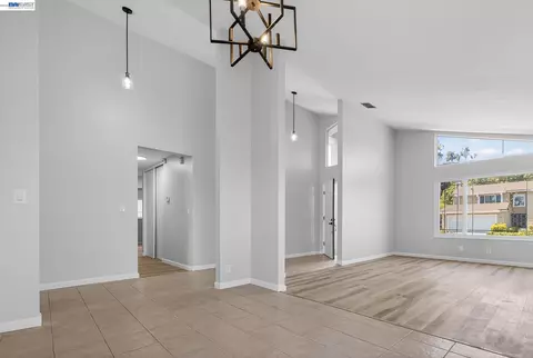 Entry Way - 247 Sparrow Dr, Hercules, CA 94547 photo 2 of 9