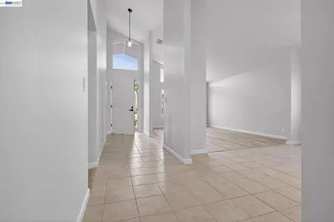 Entry Way - 247 Sparrow Dr, Hercules, CA 94547 photo 3 of 9