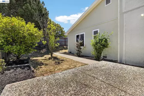 Exterior - 247 Sparrow Dr, Hercules, CA 94547 photo 6 of 11