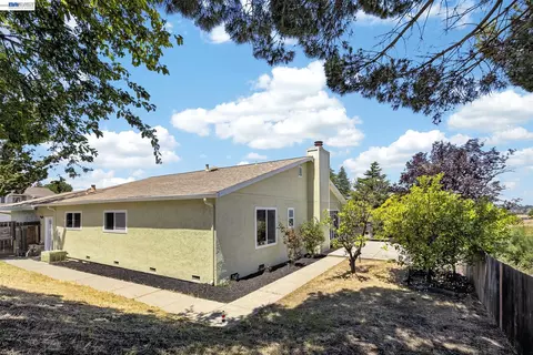 Exterior - 247 Sparrow Dr, Hercules, CA 94547 photo 9 of 11