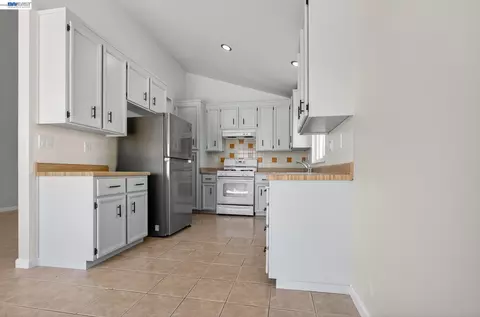 Kitchen - 247 Sparrow Dr, Hercules, CA 94547 photo 4 of 4