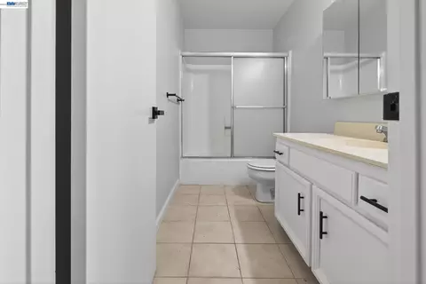 Bath - 247 Sparrow Dr, Hercules, CA 94547 photo 1 of 2