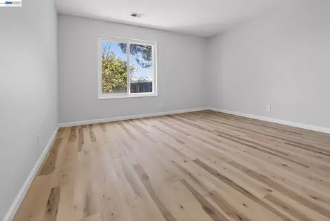 Bedroom - 247 Sparrow Dr, Hercules, CA 94547 photo 6 of 6